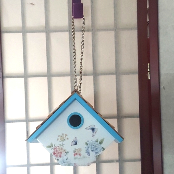 Home Bazzar Floral Butterfly Wooden shingled Handpainted Birdhouse New - Picture 2 of 16